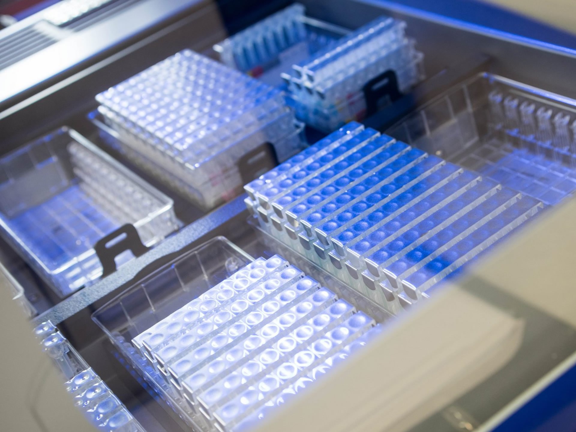 Laboratoř SPADIA LAB je připravená navýšit kapacitu PCR vyšetření SARS CoV-2, pořídila další přístroj